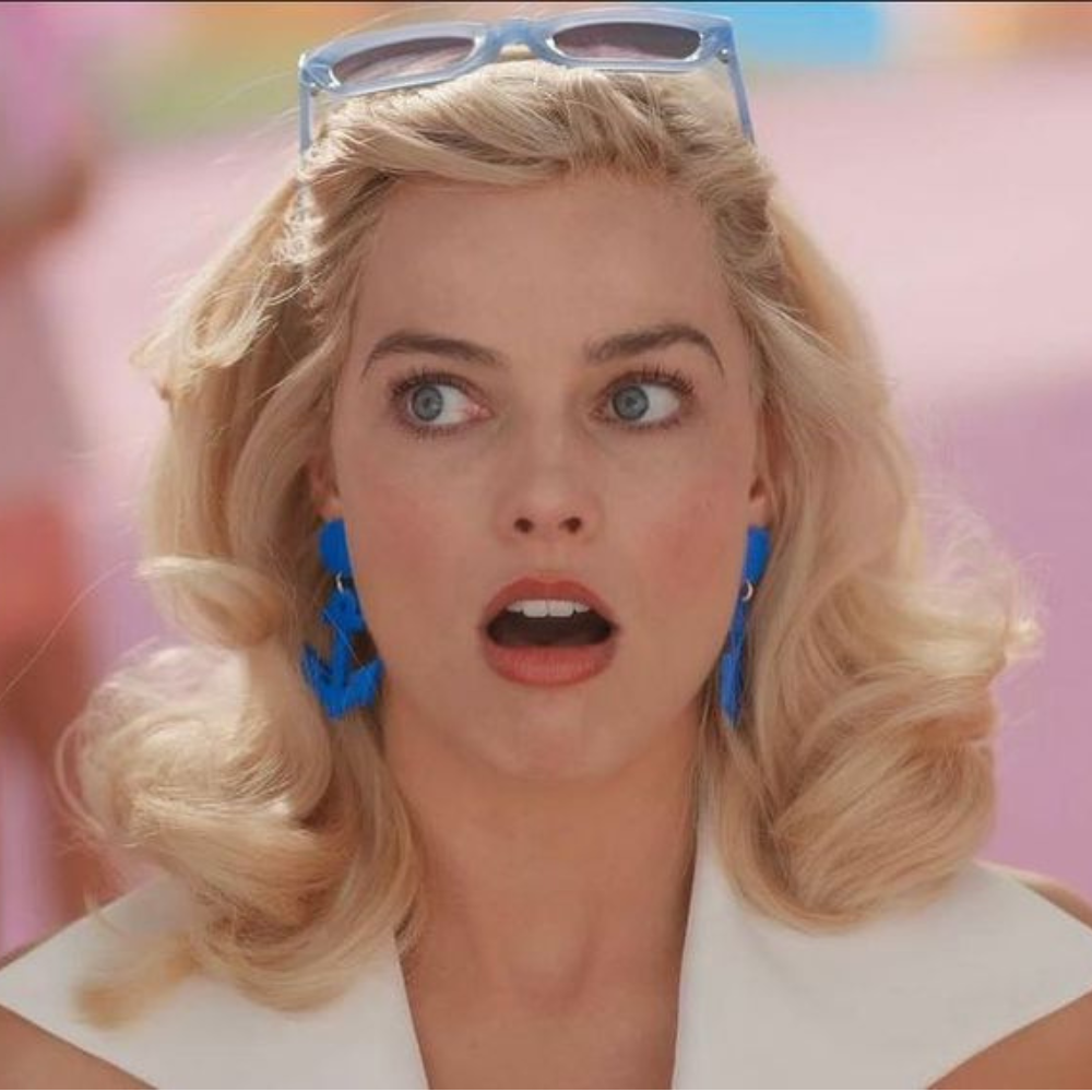 Woah! Turns out Margot Robbie is a plank master, and you can be one too