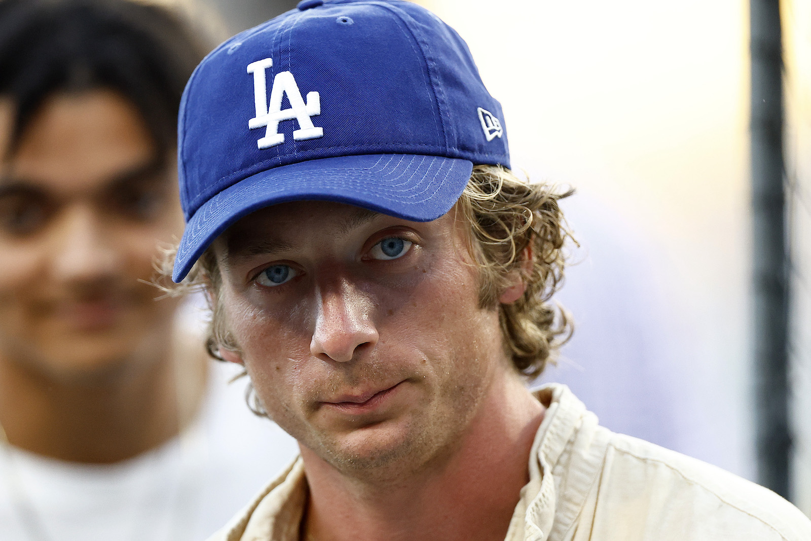Jeremy Allen White and the art of communicating that you’re single