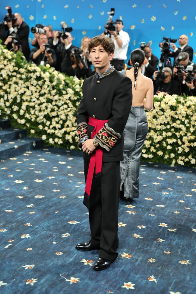 Barry Keoghan met gala 2025 red carpet