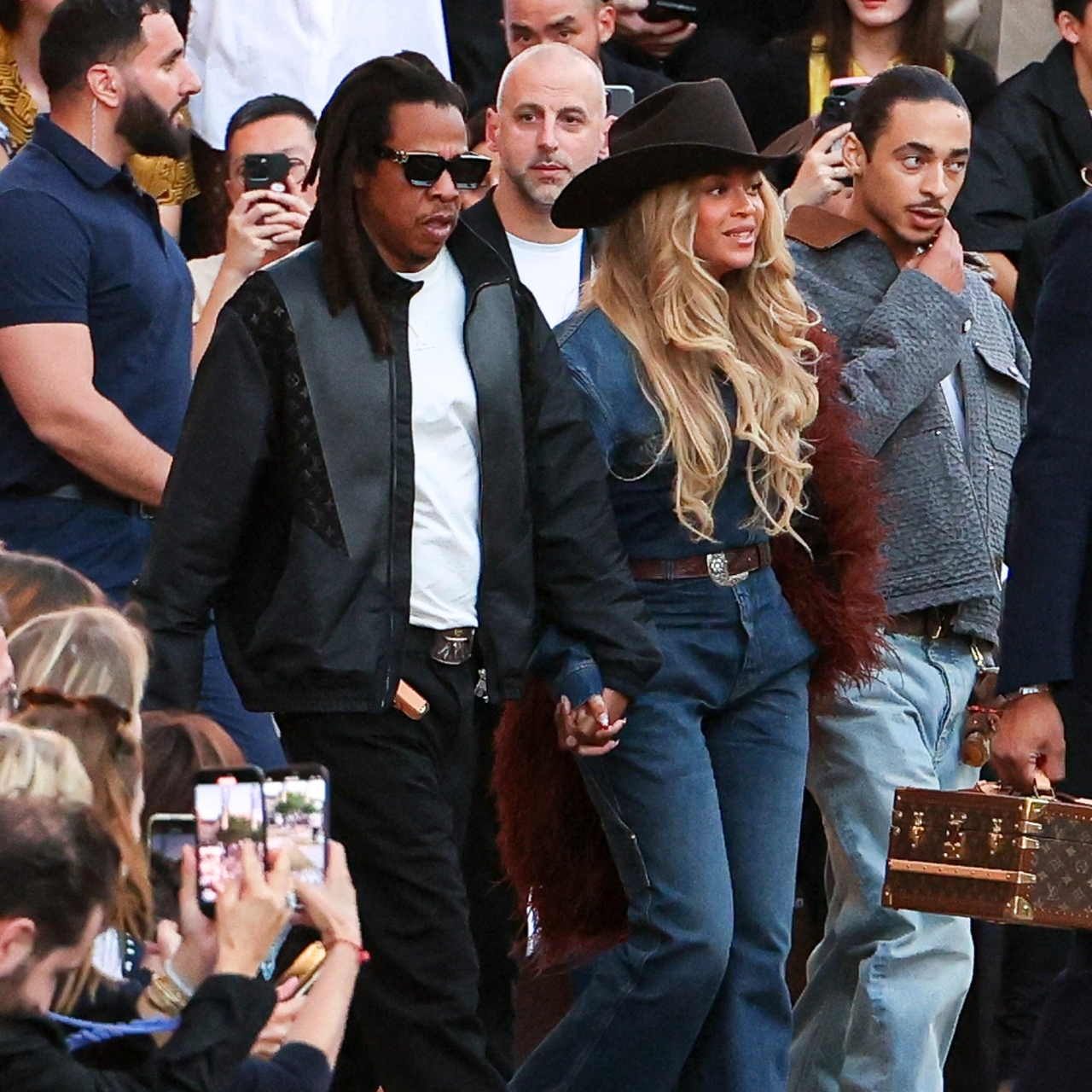 beyonce and jay z at paris mens fashion week