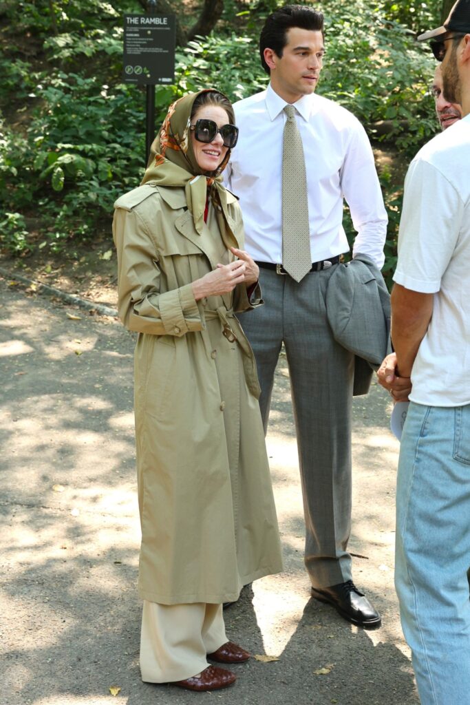 naomi watts and paul kelly on the set of american love story