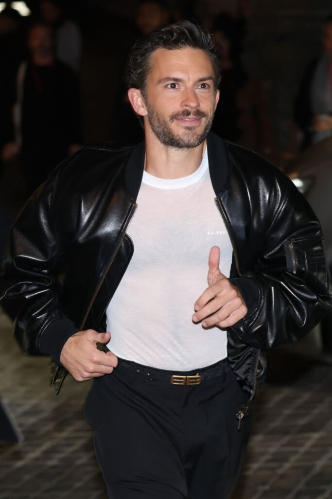 jonathan bailey wicked for good premiere paris